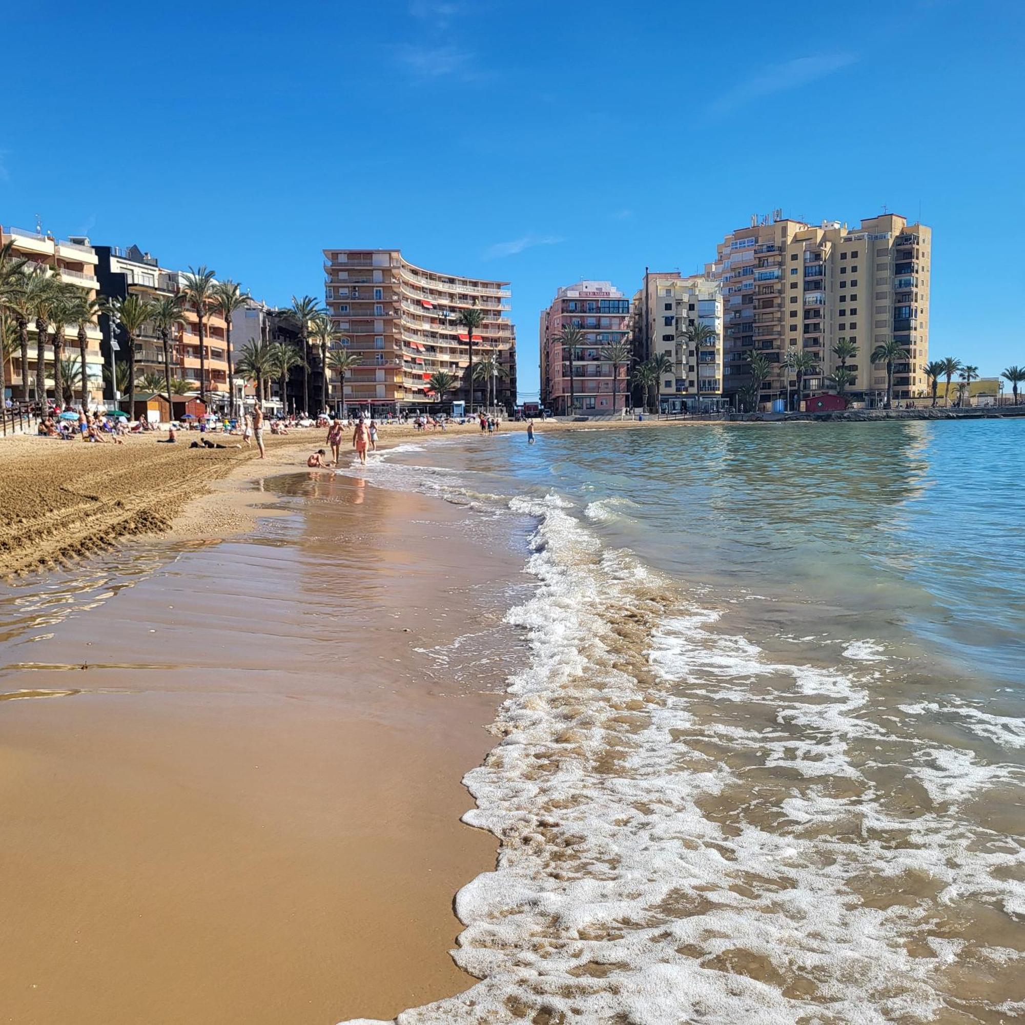 Cozy Apartment Near Playa Del Cura In Torrevieja Bagian luar foto